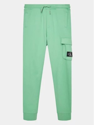 Zdjęcie produktu Calvin Klein Jeans Spodnie dresowe Badge Cargo IB0IB01600 Zielony Regular Fit