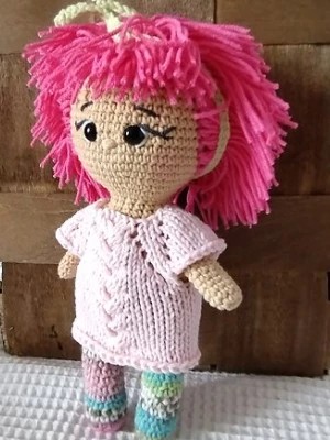 Zdjęcie produktu Lalka z różowymi włosami szydlAnki