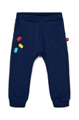 Zdjęcie produktu Lego spodnie dresowe bawełniane dziecięce kolor granatowy z nadrukiem
