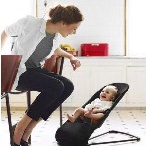 Leżaczek Balance Soft Czarny/Ciemnoszary + Zabawka BabyBjorn