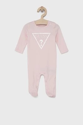 Zdjęcie produktu Guess Śpioszki niemowlęce kolor różowy