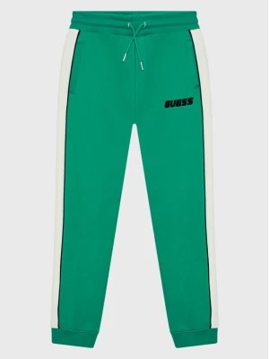 Zdjęcie produktu Guess Spodnie dresowe L2BQ19 KBGQ2 Zielony Regular Fit