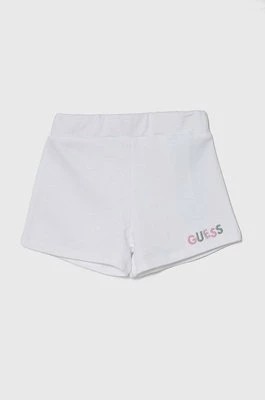 Zdjęcie produktu Guess szorty bawełniane dziecięce kolor biały z aplikacją