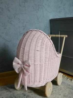 Zdjęcie produktu ﻿WÓZEK NISKI DLA LALEK RÓŻOWY  + OBSZYCIE